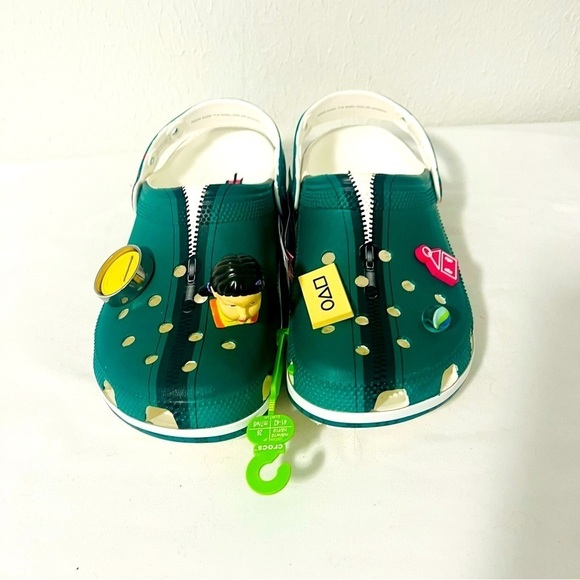 Crocs X Netflix Squid Game Classic Clog M8 W10 NWT Dark Green with Jibbitz